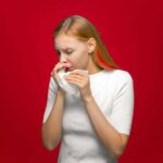 Кровь из горла при отхаркивании без кашля - причины и возможные заболевания