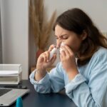 Почему болит кончик носа внутри: причины и способы лечения
