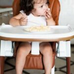 Почему ребенок может отказываться от еды: причины и что делать