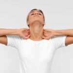 Хруст в шее: причины и методы лечения