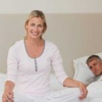 Жена впервые просит мужа заправить постель за 45 лет: удивительное решение с развлекательным фото